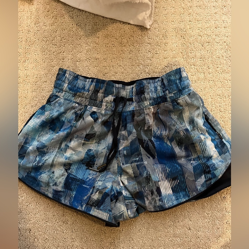 Reversible Lululemon Shorts (navy/pattern)